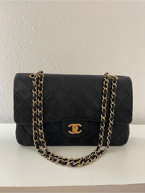 CHANEL Vintage Medium Flap