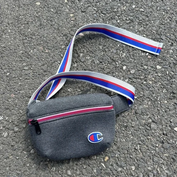 Champion Fanny Pack Crossbody Grey, adjustable strap‎ comfortable wear