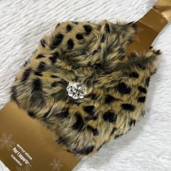 Pier 1 Imports Leopard Faux Fur Rhinestone Brooch Wine Bottle Collar Vinodeco