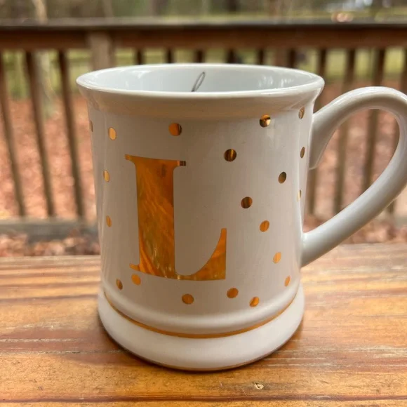 PIER 1 IMPORTS Initial Monogram L White with Gold Metallic Confetti Detail Mug
