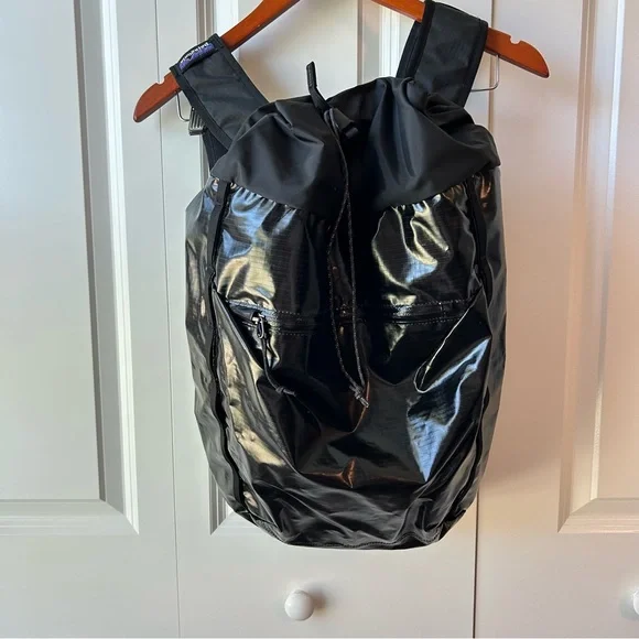 🏕️ Patagonia Ultralight Black Hole® Cinch Pack‎ – Black Glossy