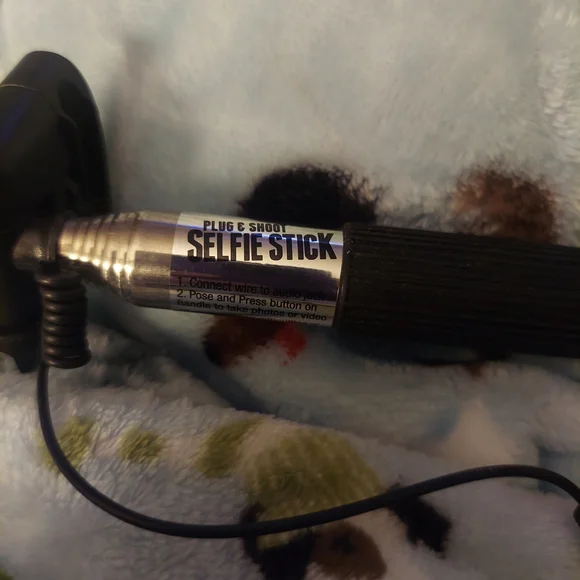 Plug & Shoot Selfie Stick
