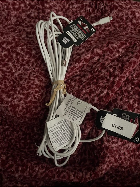 White Certified Lightning Apple Charging Cable - 6 ft