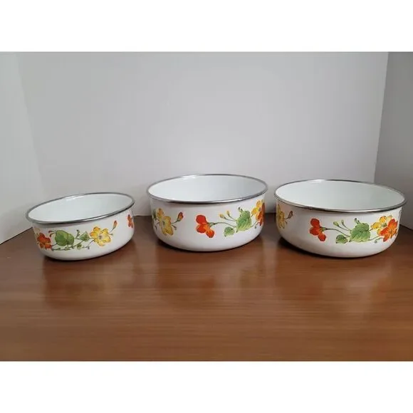 Vintage Nesting Metal Enamel Bowls Set of Three #A20