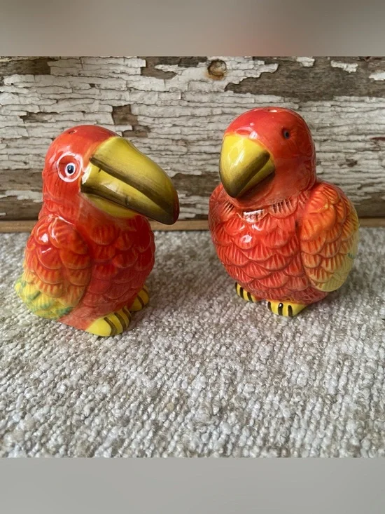 Pier 1 Imports Parrot Salt/Pepper Shakers Tropical Parrots Coastal Beach Novelty
