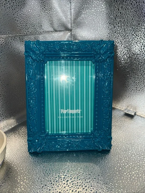 Pier 1 Vibrant Teal Ornate Picture Frame 4”x6” photo size