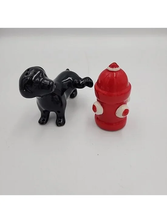 Pier 1 Dog Peeing on Fire Hydrant Salt Pepper Shakers Funny Naughty Ceramic