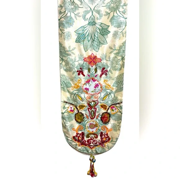 Pier 1‎ Floral Embroidered Table Runner ceramic bead yarn tassel