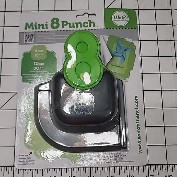 WeR memory keepers Mini‎ 8 Punch NIP