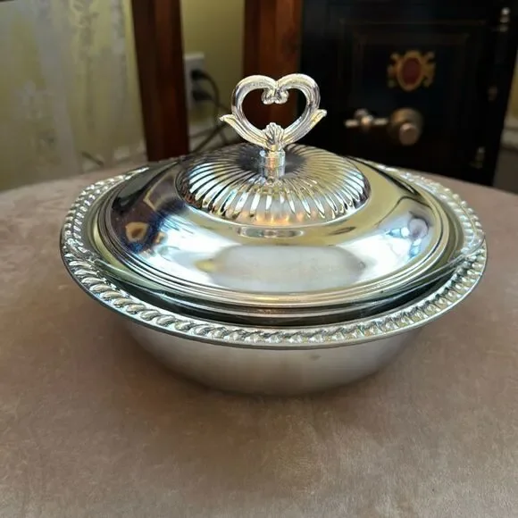 USA Shelton Ware Heart Handle Clear Glass Casserole w/Covered Casserole Holder