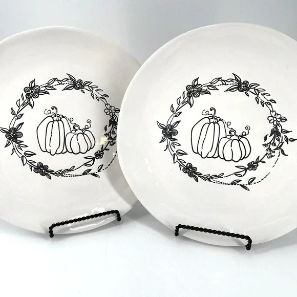 NWT Pier 1 Buffalo Harvest Pumpkin Dinner Plates Set Of 2 Black & White 10.5