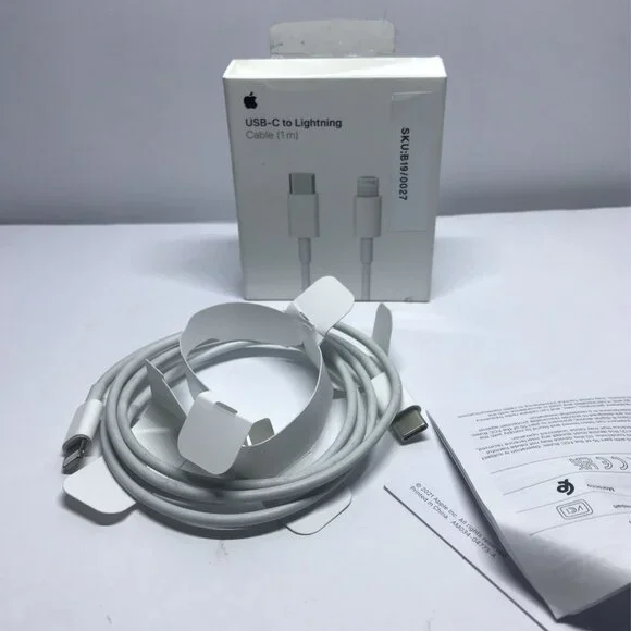 🍒 Official Apple USB-C to Lightning Cable [ 1m in Length ]