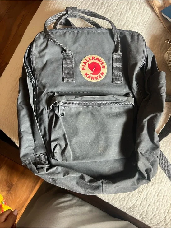 Kånken Classic super grey Backpack - women and men and kids
