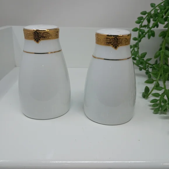 Pegasus Classic White and Gold Ceramic Shakers
