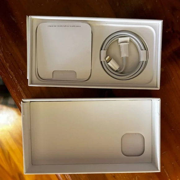 EMPTY IPhone 14 box