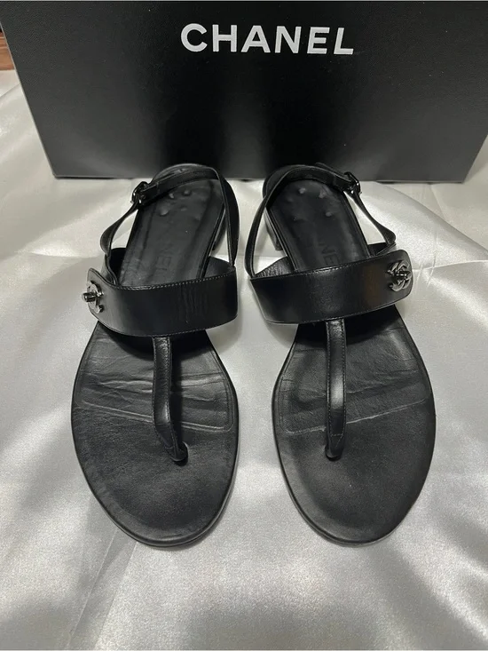 CHANEL Black Leather Thong Sandals with CC Medallion