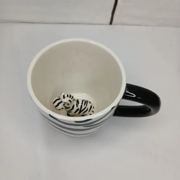 Pier 1 Hand Painted Zebra Surprise Mug 14 Oz. Black Stripes Zebra Inside