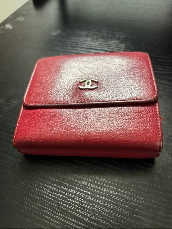 Authentic Vintage Chanel Red Leather Compact Wallet CC Logo w/ Hologram included