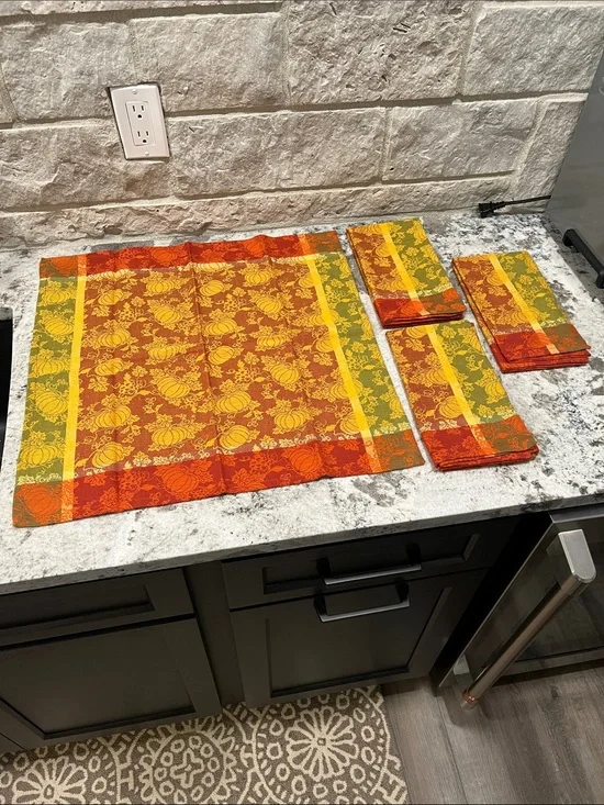 NEW Lot of 4 Pier 1 Fall Pumpkin Napkins