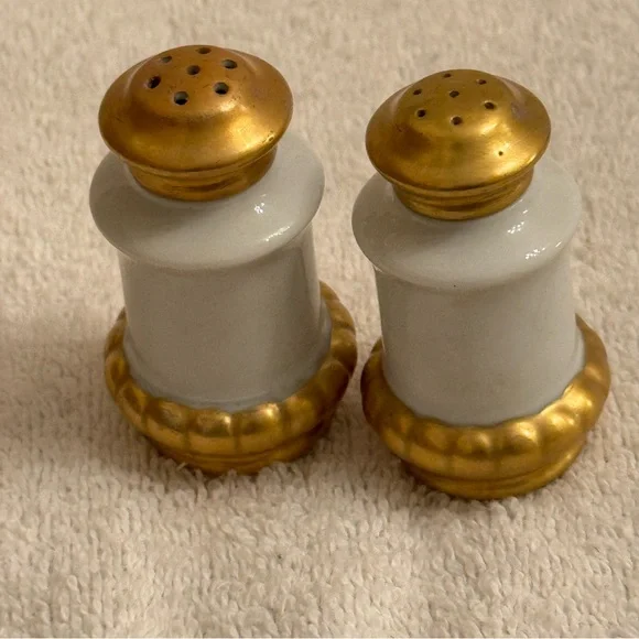 Vintage Cream & Golden Ceramic Salt & Pepper Shaker