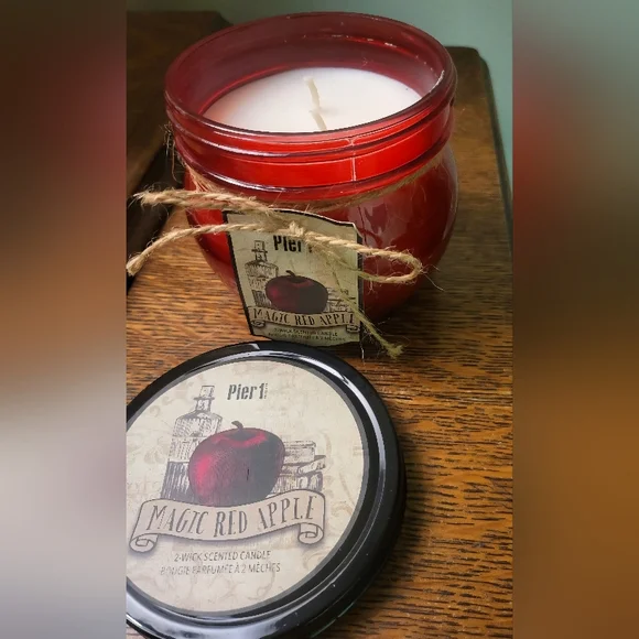 NEW PIER 1 IMPORTS ONE 2 WICK MAGIC RED APPLE CANDLE DISCONTINUED RARE