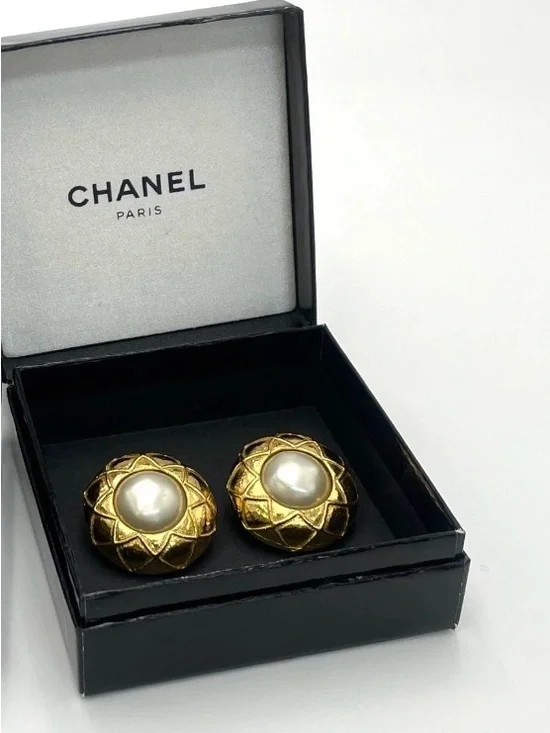 Chanel🩵 Pearl Coco 24kGold Plated Round Earrings W/ Chanel Box -EUC-Authentic