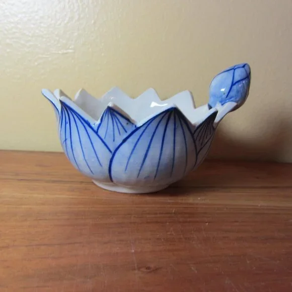 pier 1 blue lotus flower ceramic candle holder (W3867)