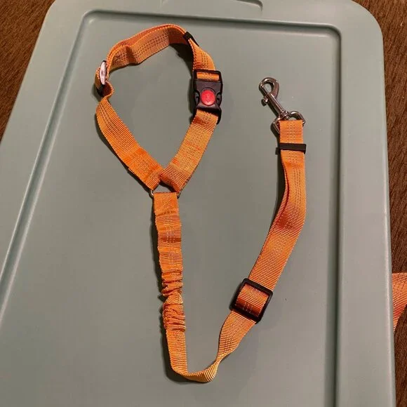 Set of 2 Adjustable Dog Seat Belt Harness Leash With Safety Buckle and Clip