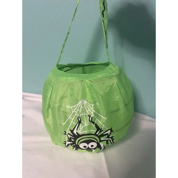 Halloween Jack O Lantern or Treat Collapsible Candy‎ Bag - Easy To Store Bun P