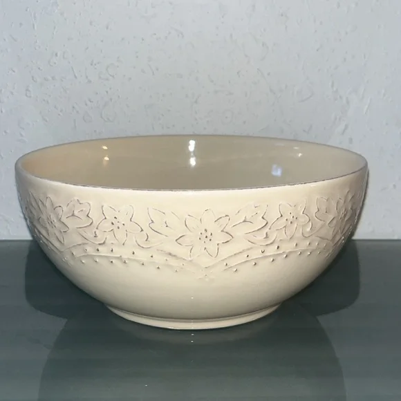 Rare Lacey Cream collection by Pier 1 9” Vegetable serving bowl discontinued