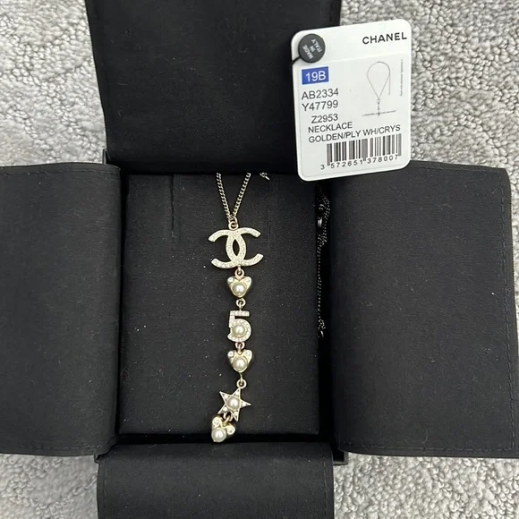 Chanel golden with crystals necklace 19B