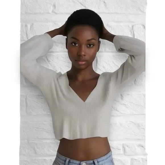 Divided by H&M Womens Medium Collared Ribbed Knit Long Sleeved Crop Top•Slim Fit
