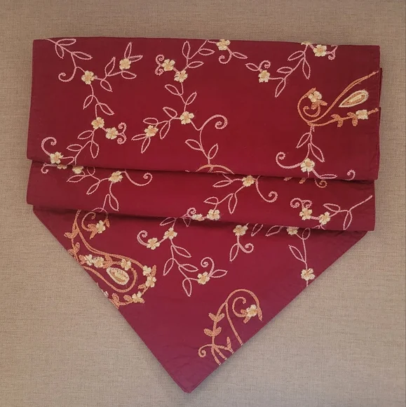 PIER 1 IMPORTS Table Runner