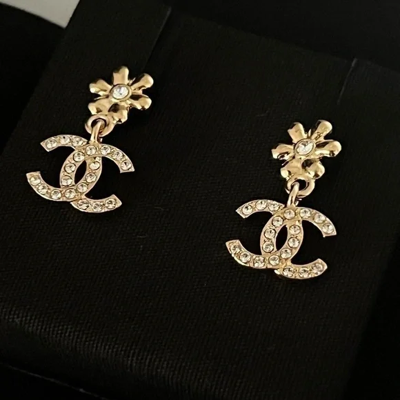 CHANEL• 23A drop crystal earrings
