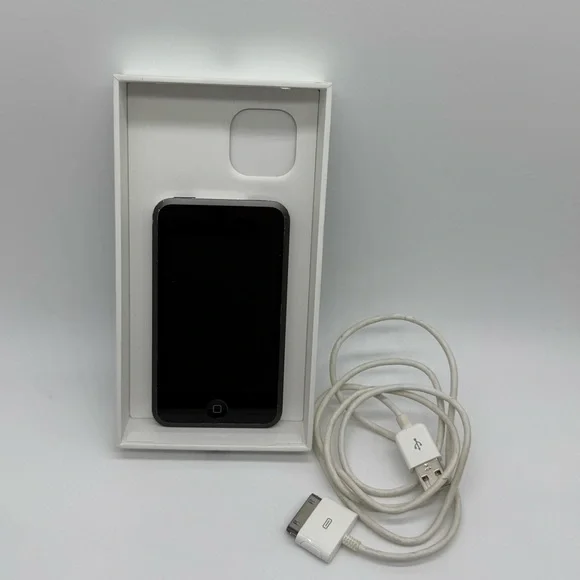 Apple Silver iPod Touch with USB Cable 16GB