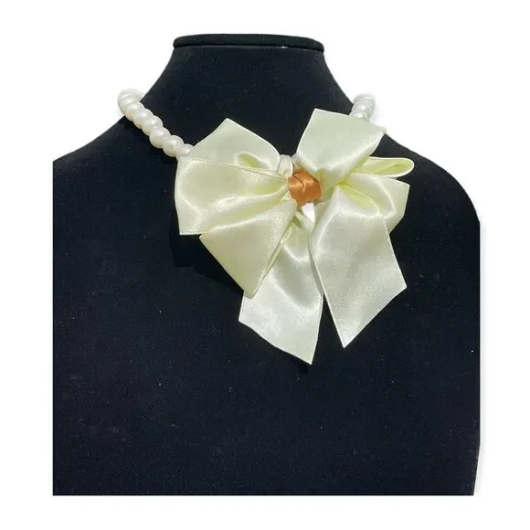 Handmade Fashion Dog Collar Fake Pearl Cream Bow