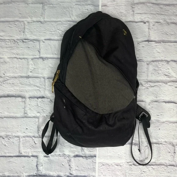 🎒🔥 Vintage The North Face Backpack – Distressed Street Style
