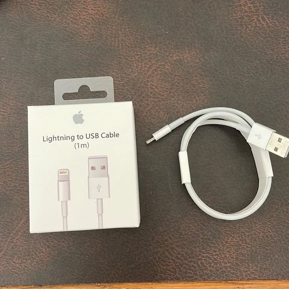 3 Apple iPhone cable chargers