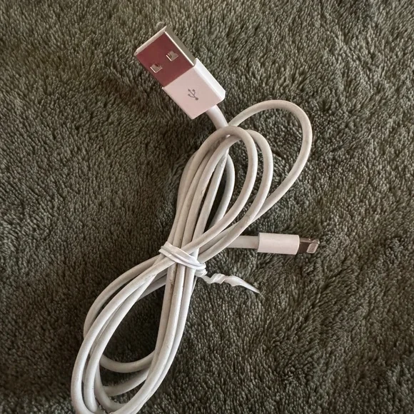 Apple Lightning to USB A Cable 3ft. (1m) Genuine Authentic - White - Pre-owned