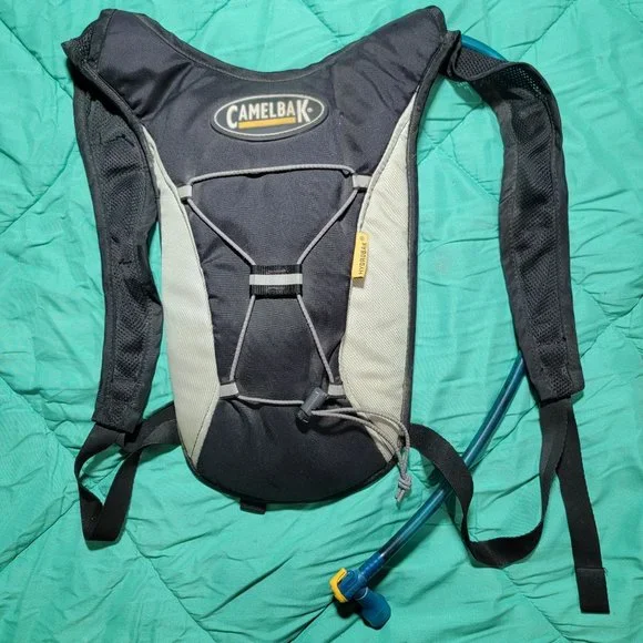 Camelbak Hydrobak Light Hydration Hiking Backpack Black With 32 Oz Water Bladder