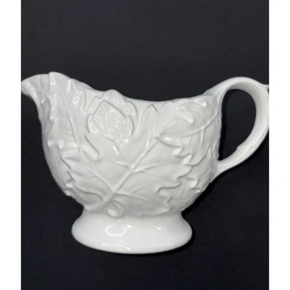 SHI Japan Gravy Boat White Embossed Maple Leaves Large Ceramic‎ China 4.5x8