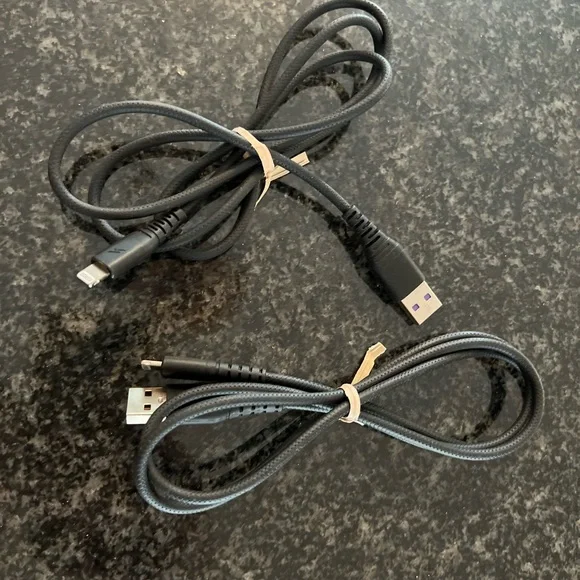 2 Lightning charging USB BRAIDED PLASTIC VERY DURABLE. Excellent condition