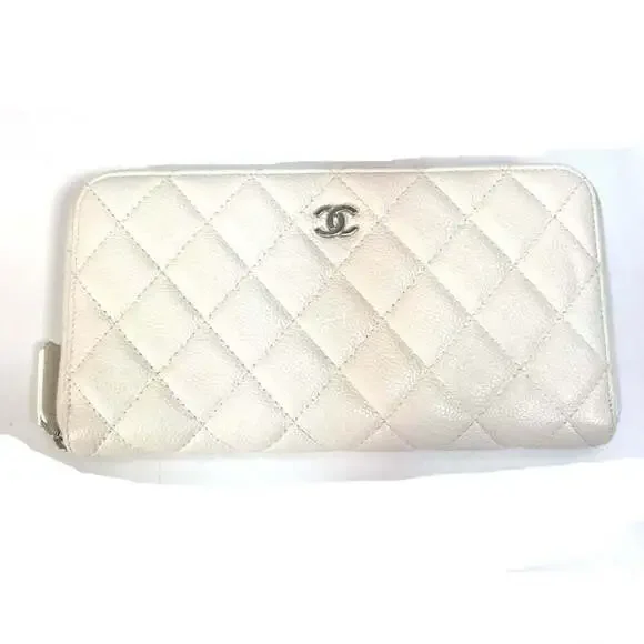 CHANEL White Wallet