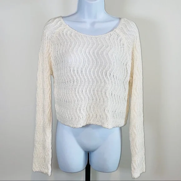 🔥 FREE w PURCHASE 🔥 White Zigzag Crochet Sweater Size S
