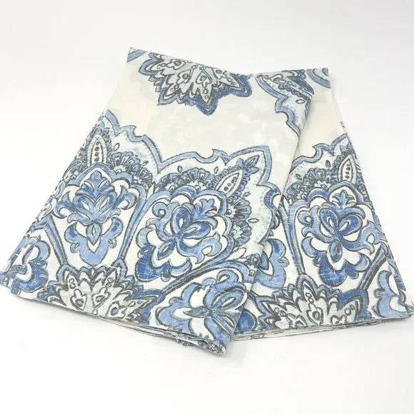 Pottery Barn BRITT MEDALLION standard shams 20x26” BLUE White Cotton Set Of 2