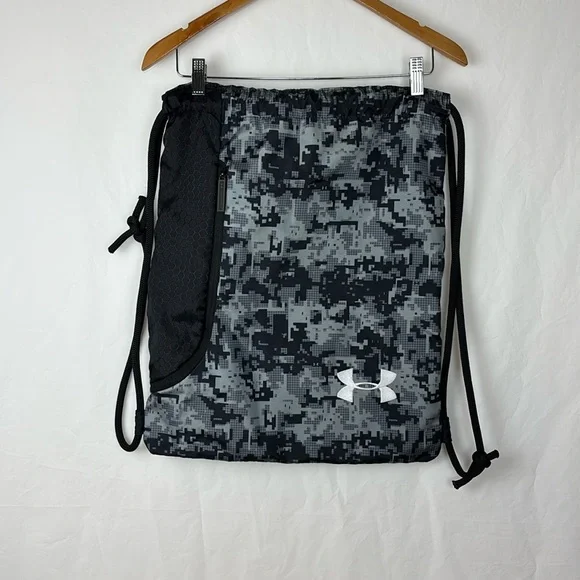 OVERSIZED Under Armour Drawstring Bag 16