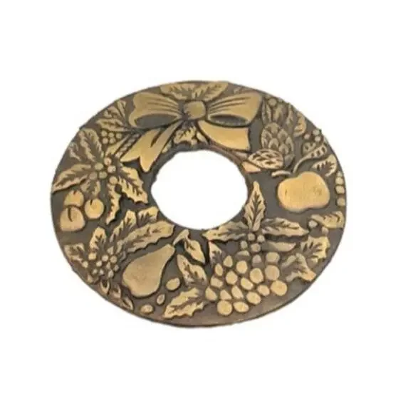 Vintage 1982 Christmas Wreath Cast Metal Trivet Brass Tone 6