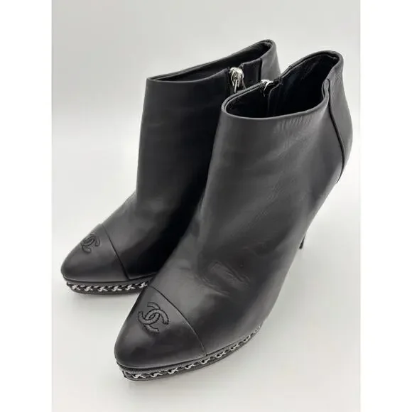 Chanel Interlocking CC Logo Platform Ankle Boots Black Leather Size 38 / 8 Chain