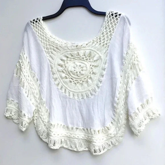 It Girl off white loose peekaboo crocheted hippie blouse. Size Medium. C…