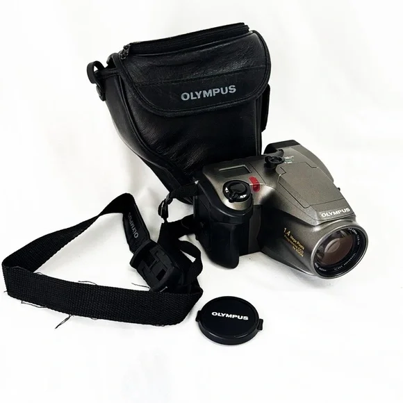 OLYMPUS Digital Camera 1.4 mega Pixels Progressive CCD 3x Zoom Model D-600L